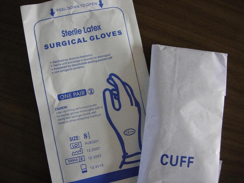 Fiberglass mesh-latex surgical glove